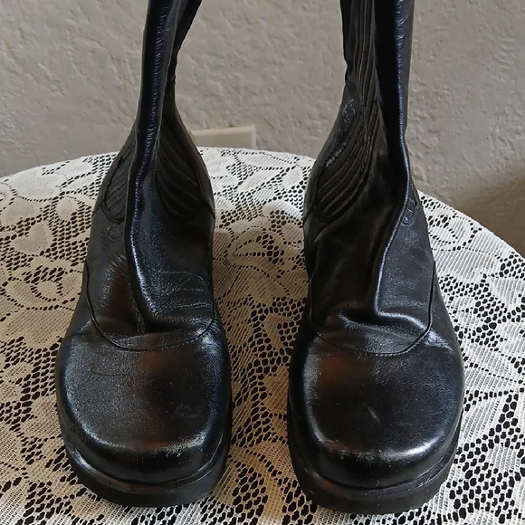 Taryn Rose Shoes Taryn Rose Black Flat Boots With Polished